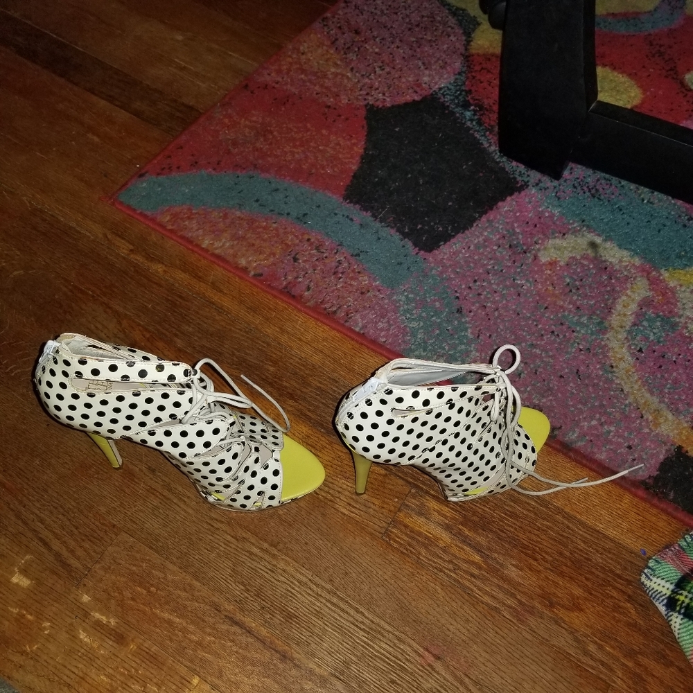 Shoes - Picture 2 of 6